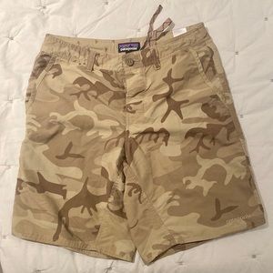 Patagonia
Men's Wavefarer® Walk Shorts Size 32 - terrific condition!
